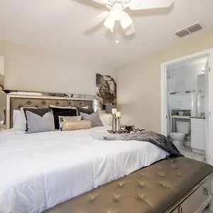  Holiday home Modern Luxury Located In Tampa!